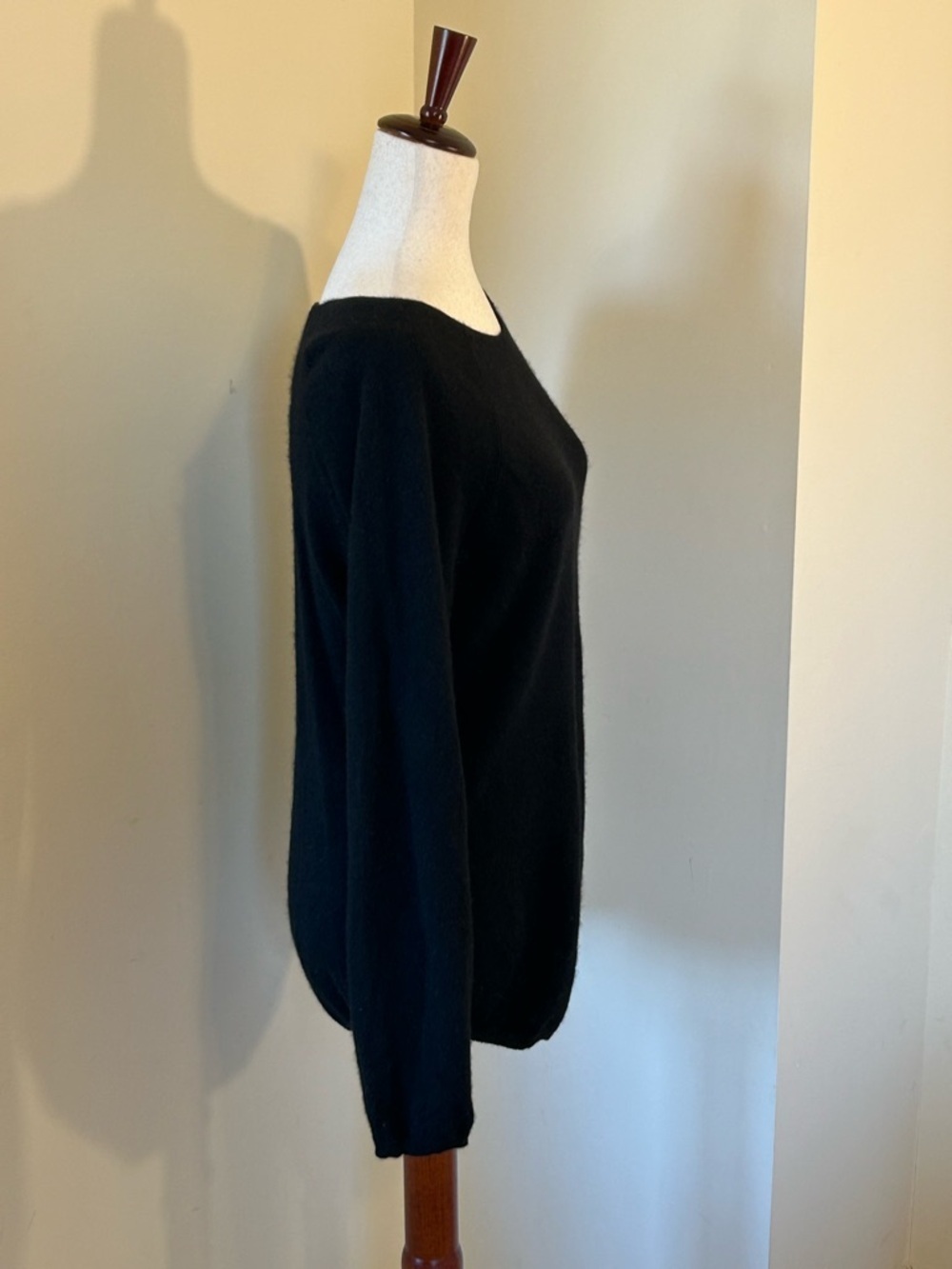 LUSSO EUC SZ L Cashmere Black Scoop-Neck Women's Sweater - Picture 2 of 7